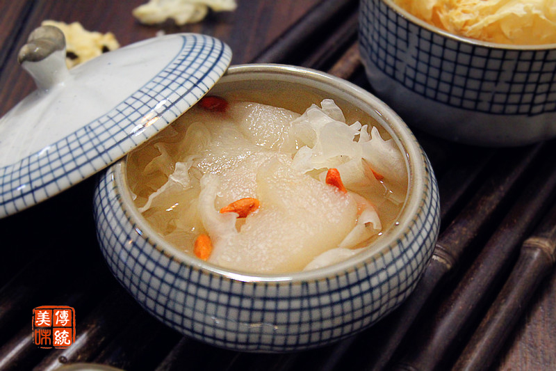 食材放锅里一键即成秋天干燥要多喝汤ky开元棋牌6道用电饭锅炖的汤把(图3)